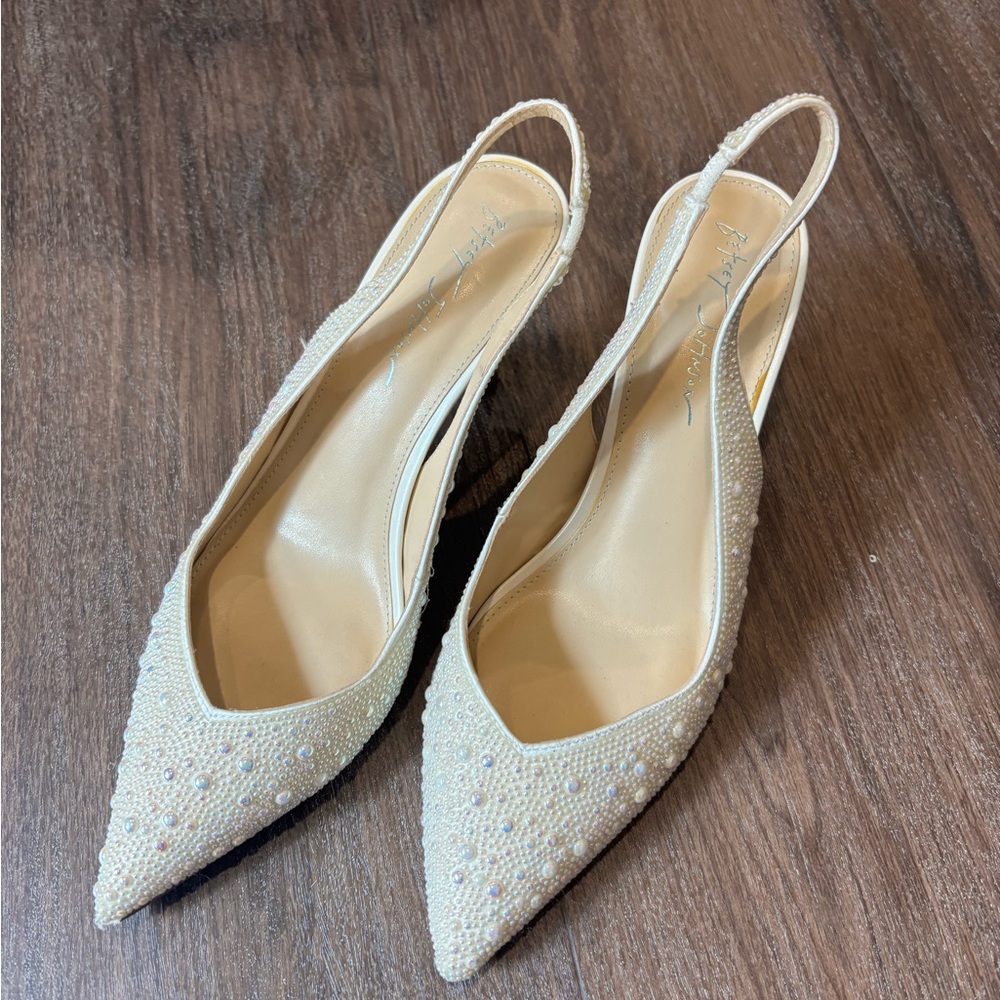 Betsey Johnson Ivory Slingback Heels - Picture 2 of 5